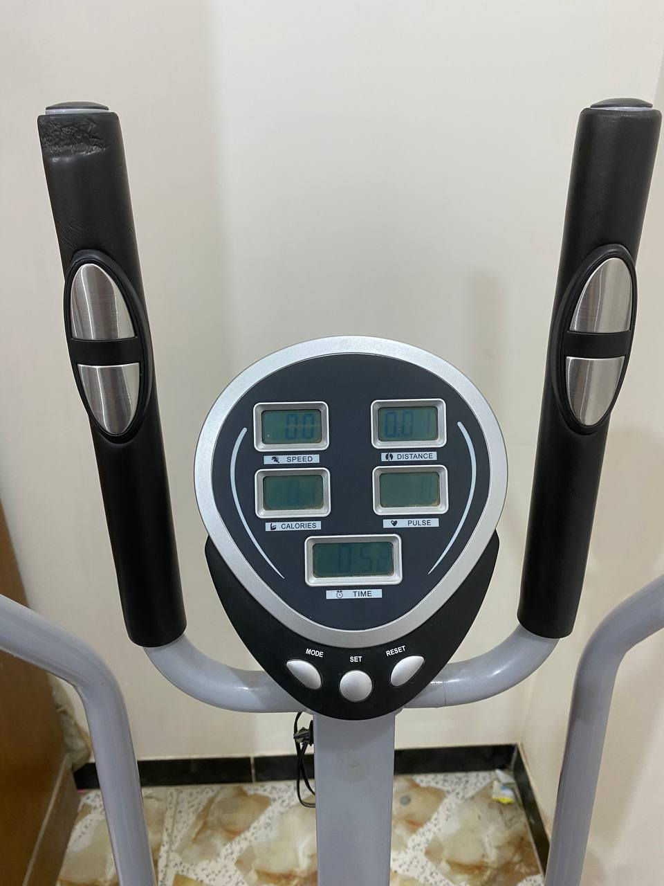 سلام عليكم ورحمة الله
جهاز رياضي اوربت مستخدم  
حديد يتحمل وزن 120 كيلو  
 سعر 100 وبي مجال للاستفسار ***********
