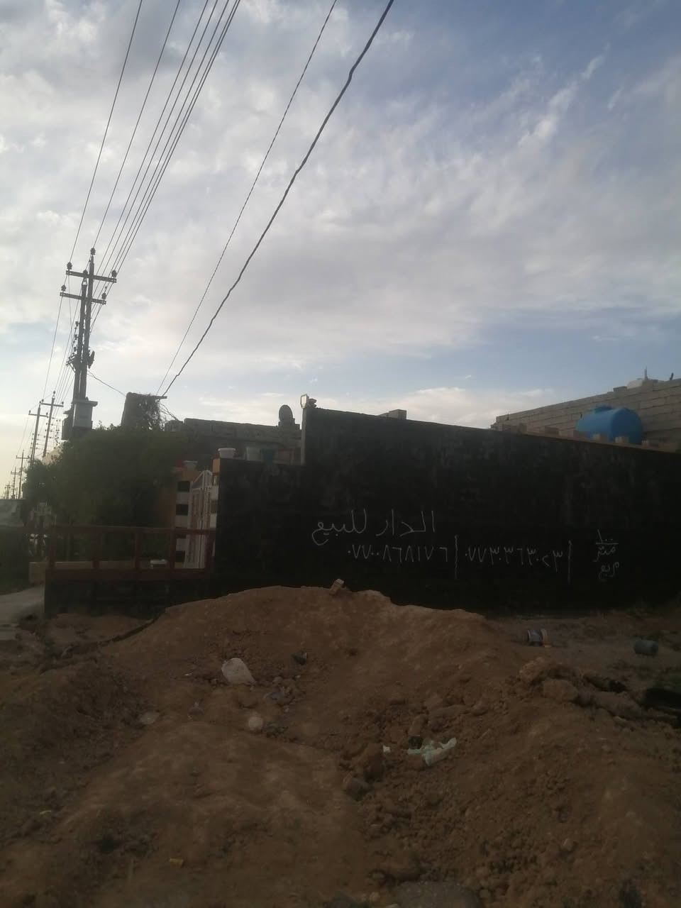 السلام عليكم دار ١٠٠ مربع للبيع كاطون الرازي خلف المشروع اتصل على الرقم ***********او *********** او خاص
