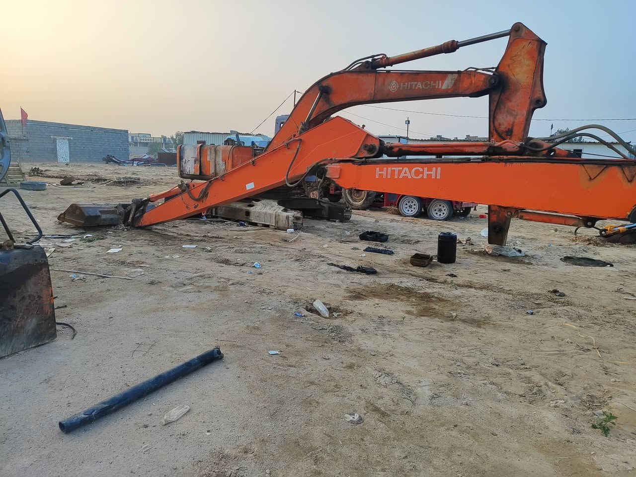 اللهم صل على محمد وال محمد للبيع جب طويل حفاره هيتاشي ياباني اصلي ١٤ متر يرهم على كل الحفارات من حجم ١٨٠ إلى حجم ٢٤٠ فايف زت عادي  زت ثري بي فايف جي فايف حياهم الله الطيبين العنوان كربلاء المقدسه شارع كربلاء نجف عمود ٩٧٣ رقم تلفون ***********
