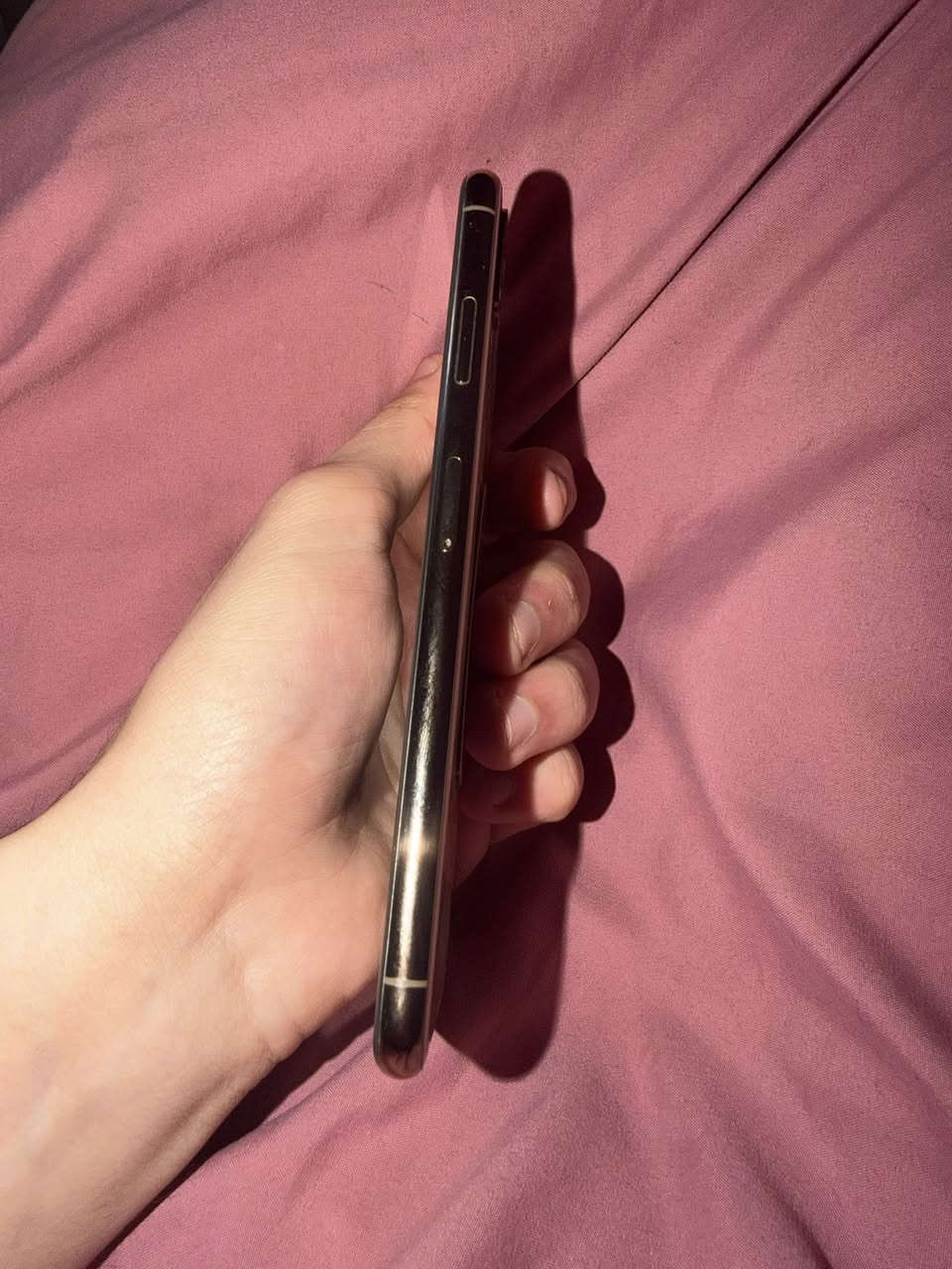 ايفون اكس ماكس ذاكره 256 بطاريه76  بلادي كلشي شغال بي ما بي خلل غير بس بسبب تنضيف صار بي تنفيس هوه من جوه اضمن الك جهاز ما بي شي ولا مبدل بي شي سعره 250 الف مكاني بغداد يرموك ***********
