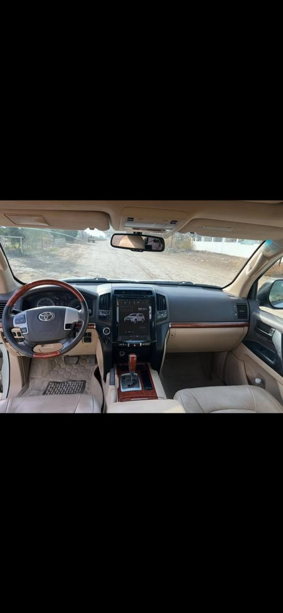 لاند كروز
2013
فطيم
رقم بغداد 
باسمي  
مكفوله عدا بارد حافه الباب ما مبين 
وصبغ ربع الدعاميه الخلفية 
كير مكينه حداديه بعدها شركه 
كراسي جلد تحكم كهربا
شاشه كبيره 
لايت زنون
هوك خلفي
تحكم ستيرن 
دفع رباعي خفيف ثقيل
مانع انزلاق 
انضمه قياده متعدده
نضام اقتصاد خاص
وباقي مواصفات السياره معروفه
السعر 42 الف يعني 420 ورقه 

***********رقم صاحب السياره
