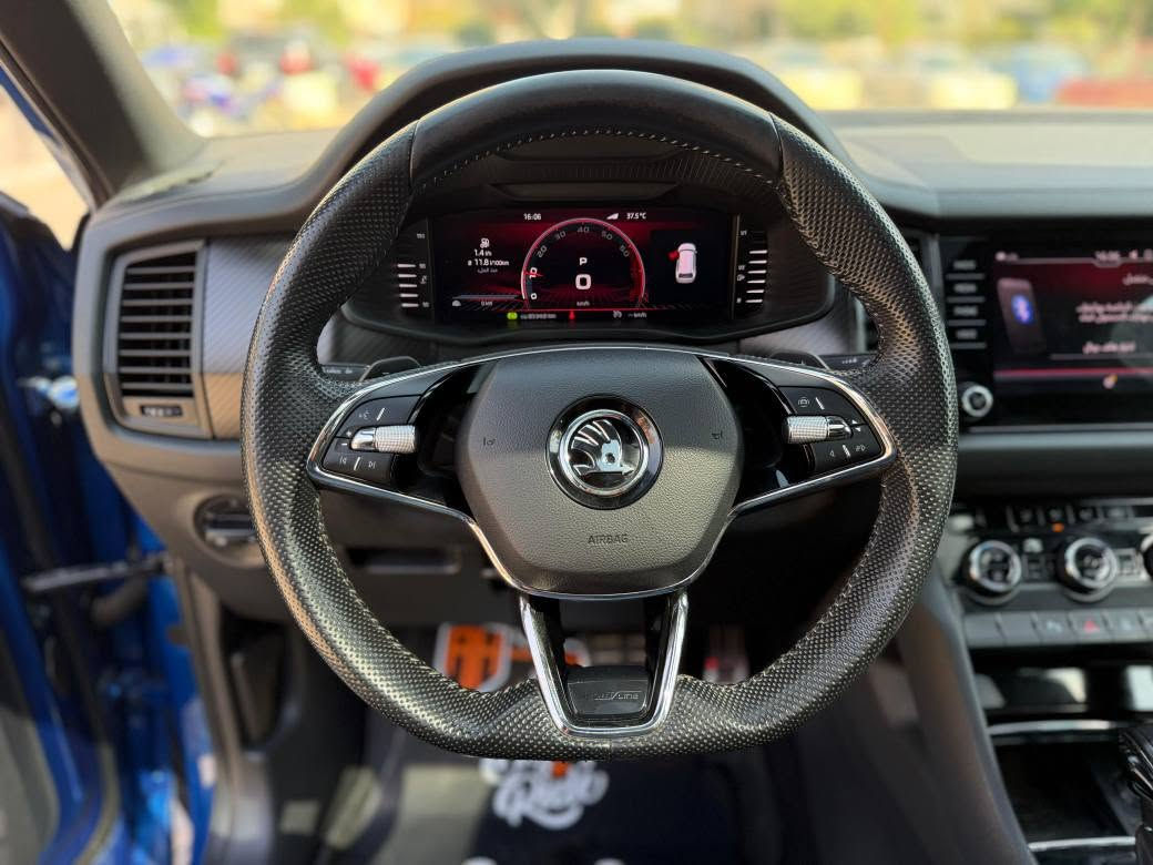 سكودا كوديك 
Skoda 
KODIAQ
Sport line 
1400 CC
2023 
120,000 km  
✅ لتواصل
📲 ٠١٠١٦٢٦٨١٥٥ القاهرة, مصر


**إذا كنت صاحب هذا الإعلان وتريد حذفه لأي سبب، رجاءا أرسل رسالة إلى الدعم الفني**