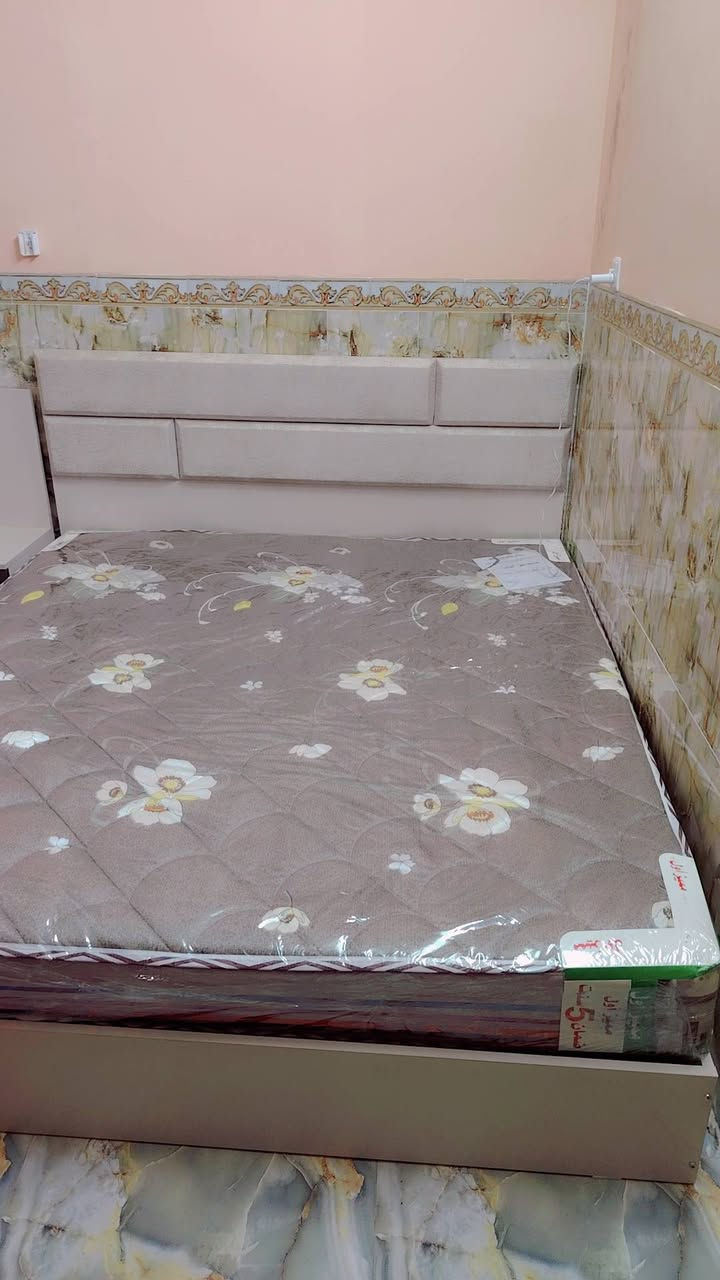 السلام عليكم 
البيع جديده غير مستعمله
غرفه تركي 5قطعه مودرن حديث تركي اصلي نظافه 95💯 
***********. المكان صلاح الدين بلد
