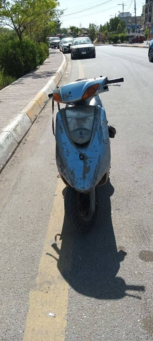 سلام عليكم دراجه بريز كوم حديد بيه خيط تبخير بس الدراجه تشتغل هندر  والدراجه كفراته جديدات وختم بس شايلهن موجودات وشايل الصالصنه الرياضي الرقم ***********او خاص السعر 250
