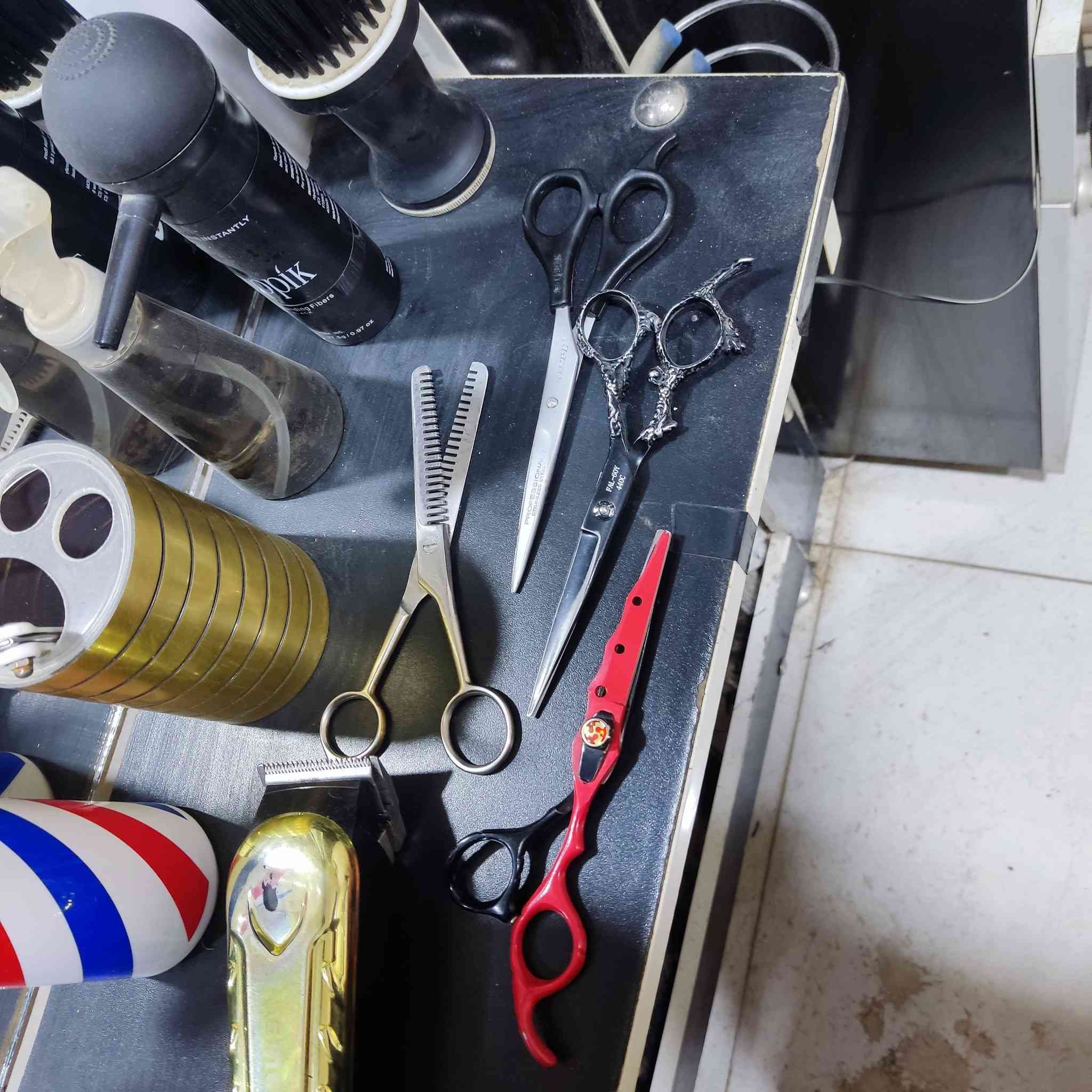 السلام عليكم غراض خلاقه كامله للبيع للتواصل رقم الهاتف***********
