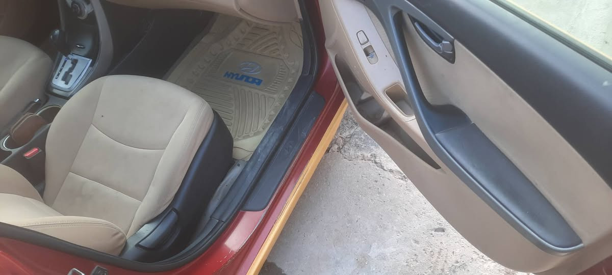 للبيع او المراوس بأقل النترا ٢٠٠١٢وارد امريكي رقم انكليزي بأسمي مصفره هيئه وغرامات هزه جديده كير محرك تبريد صدر باتري تايرات كلها جديده.. شاشه تحكم جهتين حادثها طخه بسيطه جوه البك لايت الايسر السعر المطلوب ٩٢ مكاني واسط الصويره *********** والاثير*********** اخوكم ابو محمد ...رجاءا اذا مراوس كون بسياره حدود ال ٧٥
