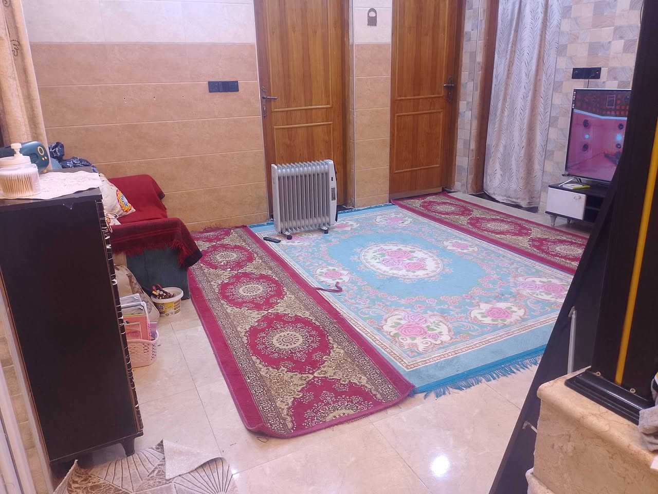 بيت زراعي عقد المساحة 140متر ركن طابق ونص كامل فول الموقع شارع سيد هاشم خلف قاعة الامام الرضا (ع) تبليط خدمات فول المربع الذهبي.الاتصال {*********** }تقي.السعر (200)مليون.
