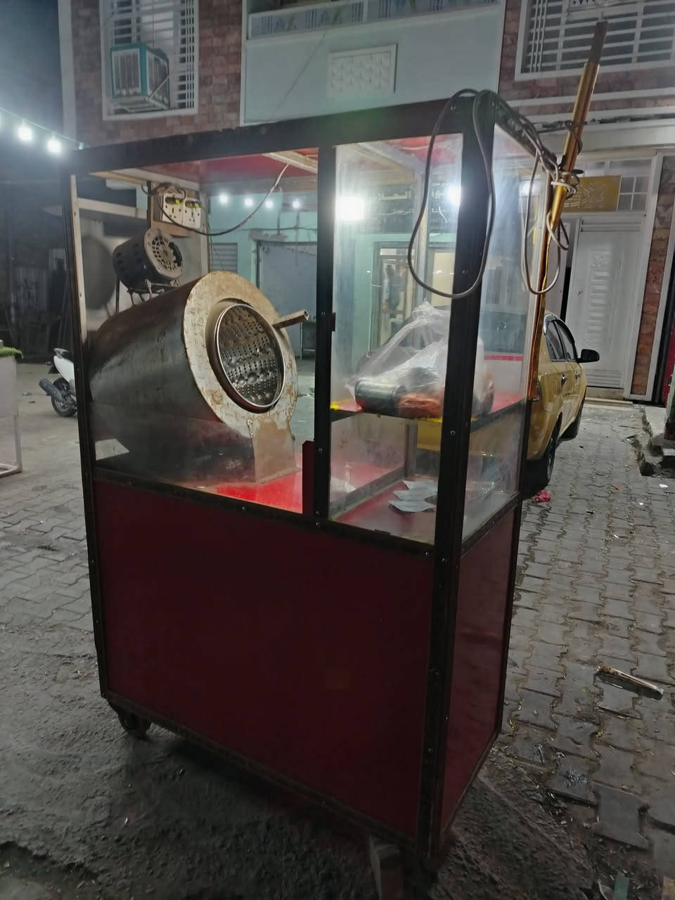 السلام عليكم مكينة حب وجبس جديدة مستخدمة شهرين فقط السعر ٣٠٠ وبيها مجال المكان مدينة الصدر ***********
