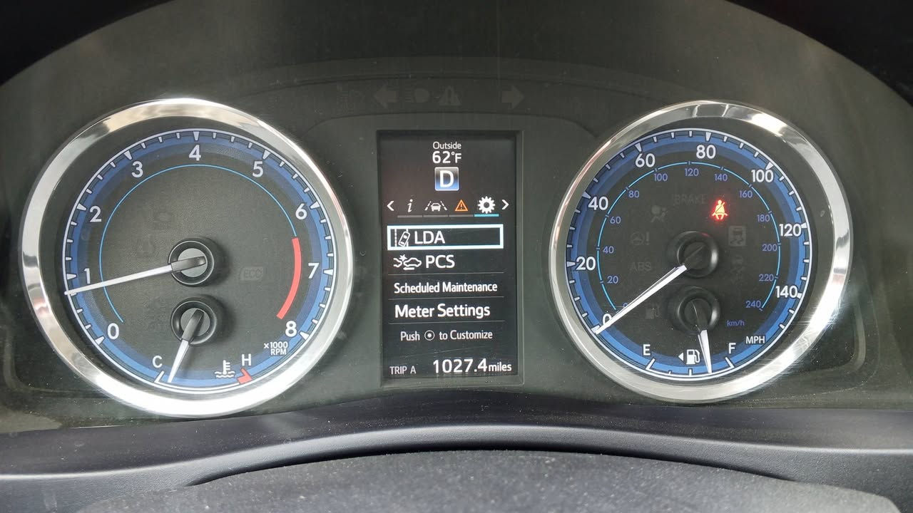 السلام عليكم كورلا فه «se»موديل 2019 سياره خير من الله سياره نضيفه مكفوله كفاله محرك دواخل شواصي لغد حداديه مكفوله من كلشي تفحص وتشوف رقما ديالئ 
لون نفطي 
(مواصفات السياره) 
ماشيه 122مايل
تحكم استيرن
اشاير مري
رادار امامي 
شاشه بلادي
مثبت سرعه
سياره كلين ماعده شبر بل البنيد 
كشنات جلد شرط ابلادي  تخم تاير جديده 
محرك شرط ما محطوط عليه سبانه 
رقم الهاتف ﴿***********﴾
