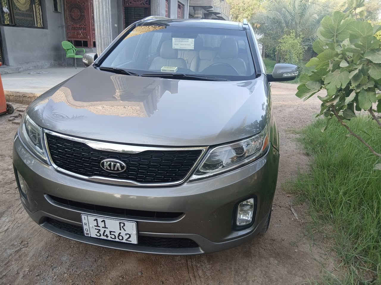 سلام عليكم سورنتو للبيع موديل ١٤ فول مواصفات sxl بصمات بوب وتشغيل بني راما رقم بغداد الجديد ٦سلندر ٧راكب السياره جديده وسعر ***********
