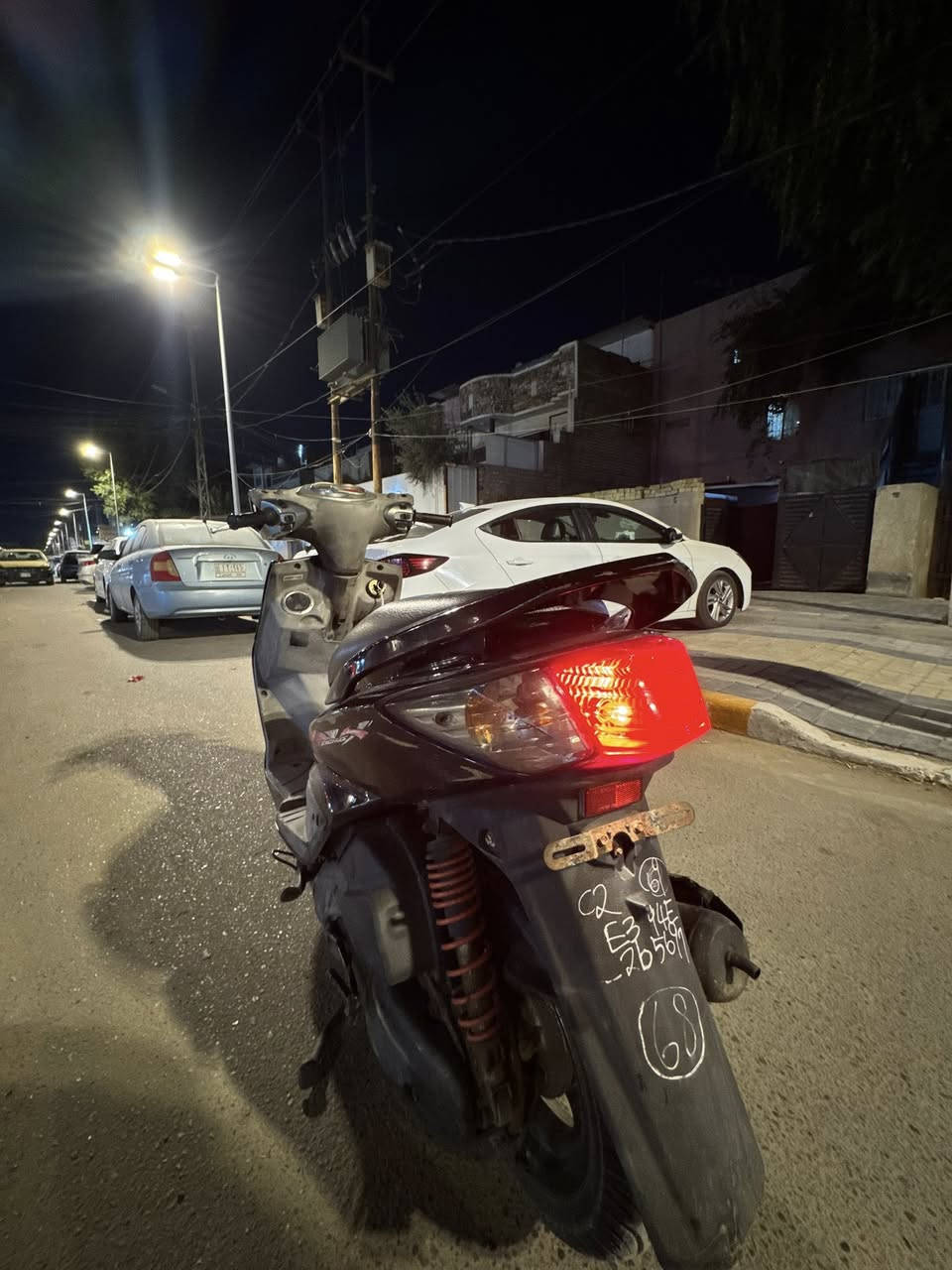 سكنس فحل كوري للبيع دراجه نضيفه وخير من الله صارلي 20 يوم من اشتريتها رمبه معرض  وياها أوراقها كامله دراجه بلاديه من كفرات من مكينه كلشي بيها بلادي تجي تفحص وتشلع عيوني مكاني بغداد الكرخ للاستفسار ***********
