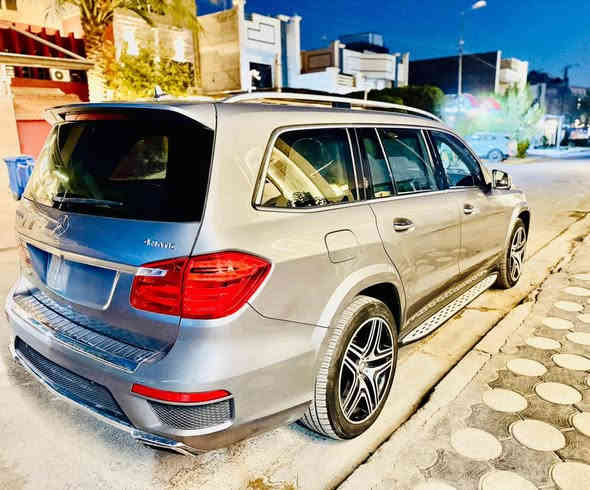 السلام عليكم ورحمة الله وبركاته
سيارة مارسيدس GL500
للبيع او مراوس
موديل 2014 اصل بليتة وسنوية
السيارة خليجية 
ماشية 119 الف كم
رقم  بغداد بأسمي
المواصفات الي بيها متنعد لان  اذا اكتبهن جريدة اذكر ابرزهن:-
1.مكينة 8 سلندر 500.
2.رادارات من جميع الجهات.
 3.غرفة جلد طبيعي بيجي تدفئة وتبريد ومساج.
4.دشبول وبطاين صاج ملكي.
5.ستيرن صاج بي رجاج عند الخروج من الخط لتنبيه السائق اذا كان نائم او مامنتبه للطريق.
6.السيارة 7 راكب الكشنات كلهن كهرباء حتى الخلفيات. 
7.بردات جانبية.
8.الدخول والتشغيل بدون مفتاح بصمة.
9.ويل اصلي AMG 
10.بانوراما على طول قمارة السيارة.
11.جميع الابواب شفط.
12.الجنطة الخلفية كهرباء و شفط.
13.سستم صوت هارمن كاردون قوي كلش موزعة السماعات على كبر المقصورة الداخلية يعني تحس نفسك كاعد ب(استوديو).
14.لدات داخلية لانارة السيارة بالكامل.
15.دوسات داخلية علامة مارسدس.
16.اضائة لدات فوق دوسة الدخول الى السيارة.
17.كاميرات 360 درجة. 
18.السيارة بيها نظام جكات ثلاث وضعيات.
19.انظمة قيادة (ثلجي - وعر -سبورت - نورمال).
20.بوصلة للتحكم باوضاع الشاشة.
21.المازدات داينمك العدسات مالتهن متحركة ويه الستيرن حسب اللوفة يمين او يسار او عند الزول من منحدر او الصعود الى التلال تتحرك حسب مسارك الي ماشي بي.
22.نظام بريك فچوچ برمبو كبار.
23.
24.اصطفاف تلقائي 
25. ناظور ليلي
والكثير من المواصفات التي لاتعد واني ذكرت الي اعرفهن يعني (السيارة فول الفول)
السعر 28,000
مكان السيارة بغداد زيونة
***********
