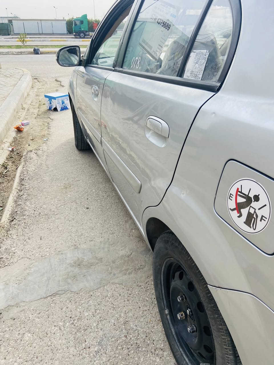 السلام عليكم 
كيا ريو مديل 2012خليجي. مكينة ١٦٠٠
السيارة بيها فقط بارد لا ضربه ولا شي مداور ثاني يوم ماشية 237 حقيقي  
كير  مكينة شرط. 
السعر 88 وبيها مجال. 
***********
