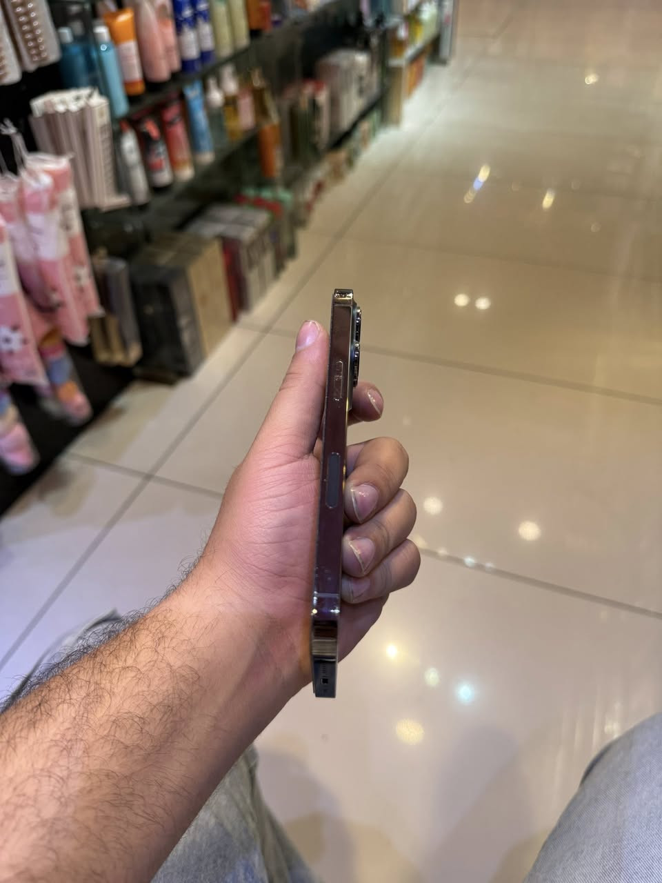 ايفون ١٣ برو فقط
ذاكره ١ تيره 
بطاريه ٩٤ 
الجهاز مكسور ضهر وبي فطر بالشاشه 
مبدل مجموع لوح المنطق بالوكاله اصلي 
سعره 480 وبي مجال 
مكاني كربلاء

***********
