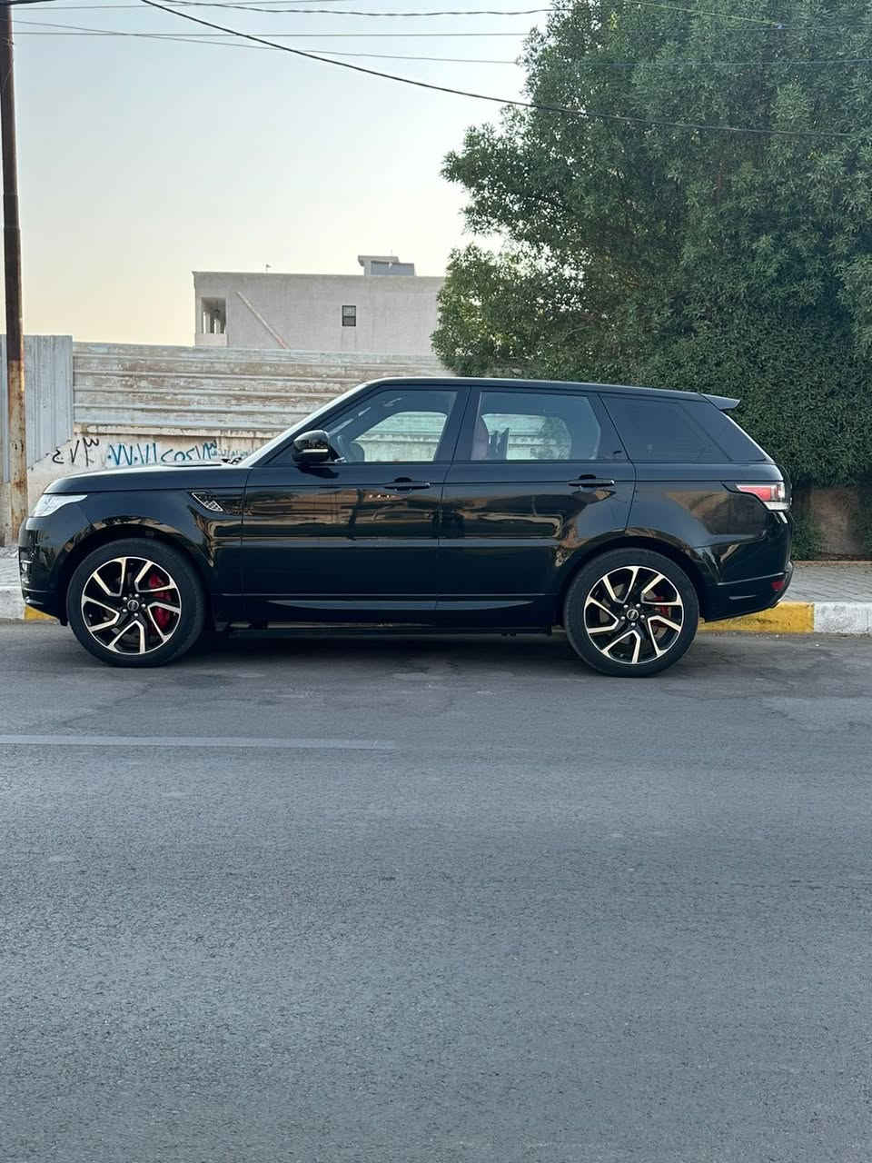 رانج روفر  SPORT  سوبر چاوج 
موديل 2016 خليجية
مكفولة كفاله عامة من الصبغ والحادث 
وكفالة الكير والمكينة
فول مواصفات 1/1
اوتوبايكرافي
جكات
كشنات تدفئة تبريد 
مساج
مغلفة PPF
8 سلندر  
داخل احمر 
بانوراما - باب شفط - دواسة كهرباء - تحكمات - جلد - مقعد كهرباء - شاشة امامي خلفي - كامرة - حساس امامي خلفي .... السعر 35.000$ 
وبيها مجال 
للتواصل على الرقم  ***********
