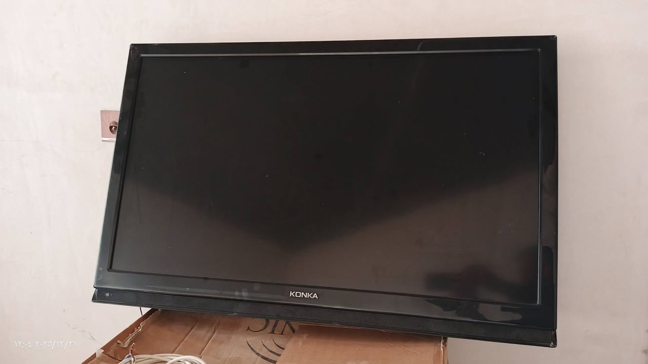 السلام عليكم بلازمات عدد 2 للبيع الحجم 43 والسعر مناسب ***********
