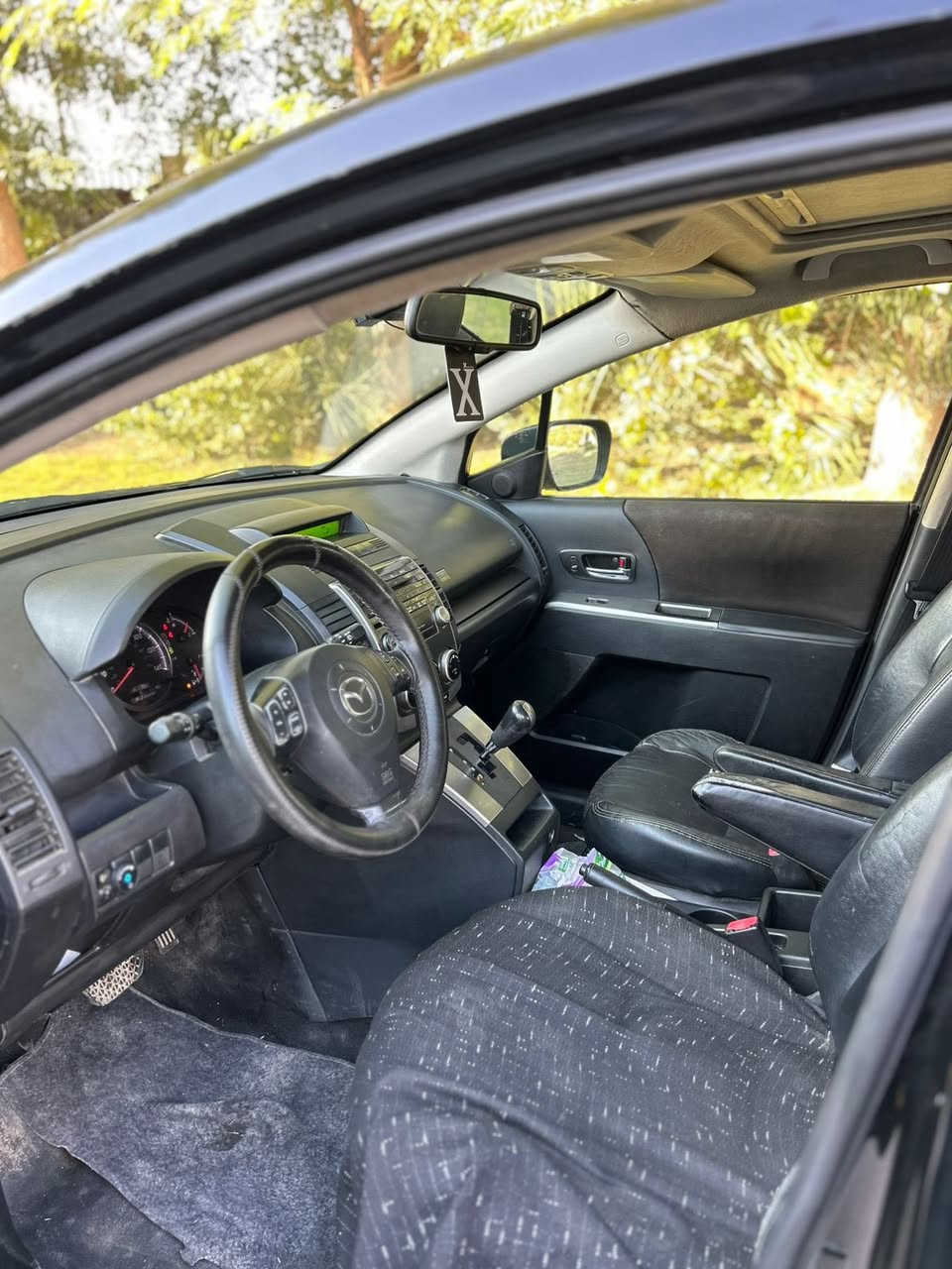 مازدة زوم 5 2008 
كير ومكينة خير من الله 
صدر تبريد تايرات كلها جاهزة 
السيارة حادثها جاملغات سرقة 
فتحة بيها قطنتين صبغ كهربائيات كلها بلادية 
السيارة جاهزة من كلشي  
رقم سليمانية بسمي تريد وكالة تحويل 
السعر 76
مكاني بغداد حي الجامعة 
***********
