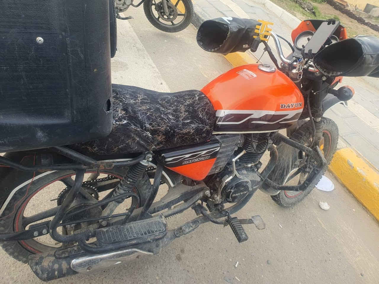 سلام عليكم دراجه دايوان مديل 23رقم وسنويه تحويل ثاني يوم دراجه بيهه تبخير قليل بل مشي ميبين وناقصه دبلات وصالنصه بس لسعر 2100 بيهه مجال قليل رقمي ***********
