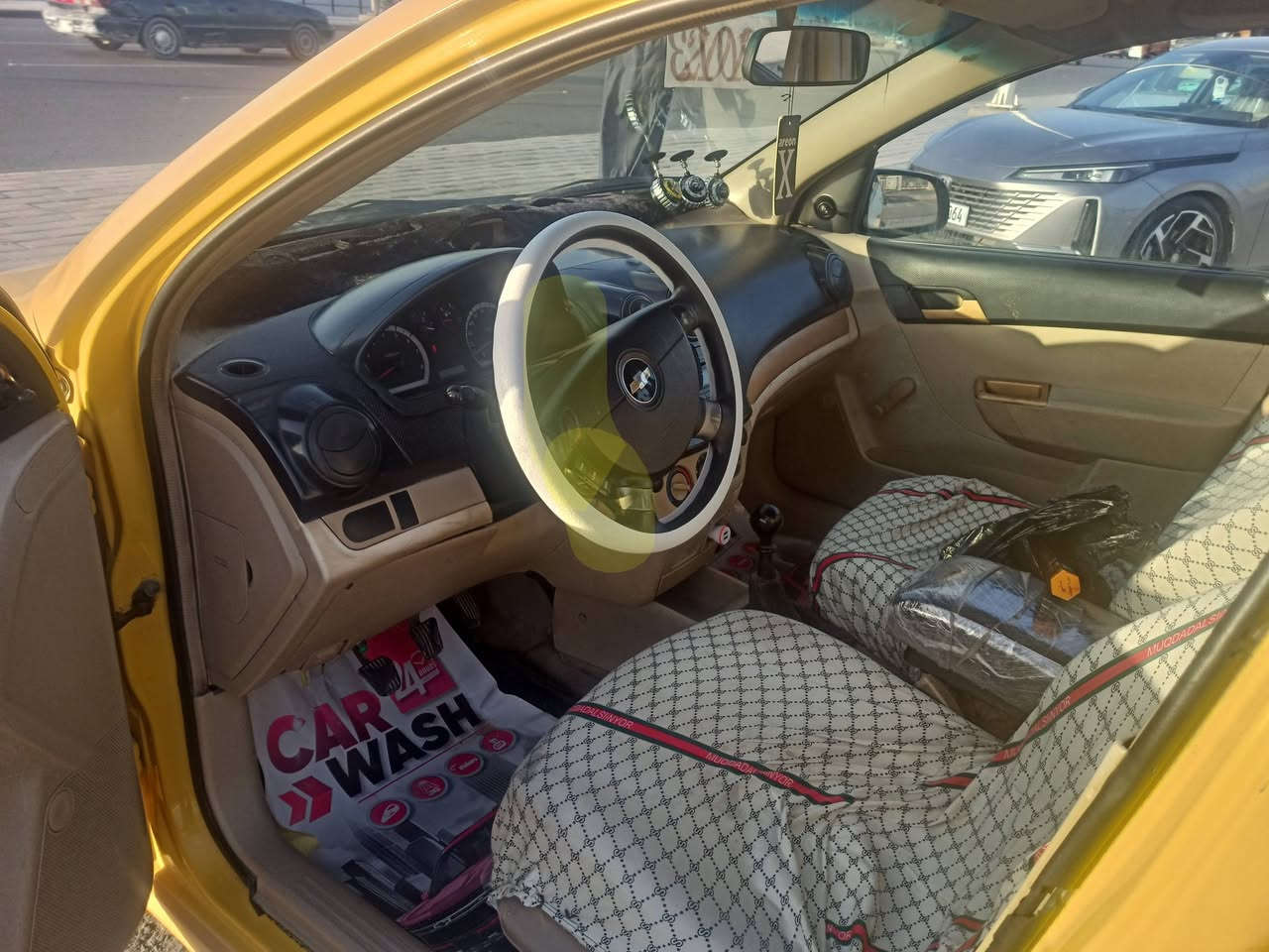 السلام عليكم عندي اڤيو للبيع موديل 2011 رقم بابل الماني مكينة مفتوح كير عادي المكينه بيها خيط بخار مكان السياره نجف حي النداء السعر 45 وبيها مجال ***********
