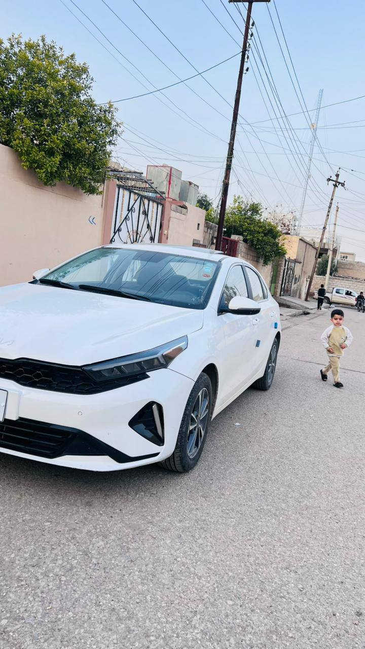 سلام عليكم
K3   موديل ٢٠٢٤
للبيع فول مواصفات
بصمه فتحه سقف
3انضمه قياده 
تحكمات ستيرن
هاند بريك بصمه
هوتو اور
سياره فول فول 
بيها صبغ شبر بل بوند 
سياره كوري     سعر ١٤٢ بيها مجال 
***********  الي مو شراي لايتعبني 
سياره بسمي تحويل مباشر
