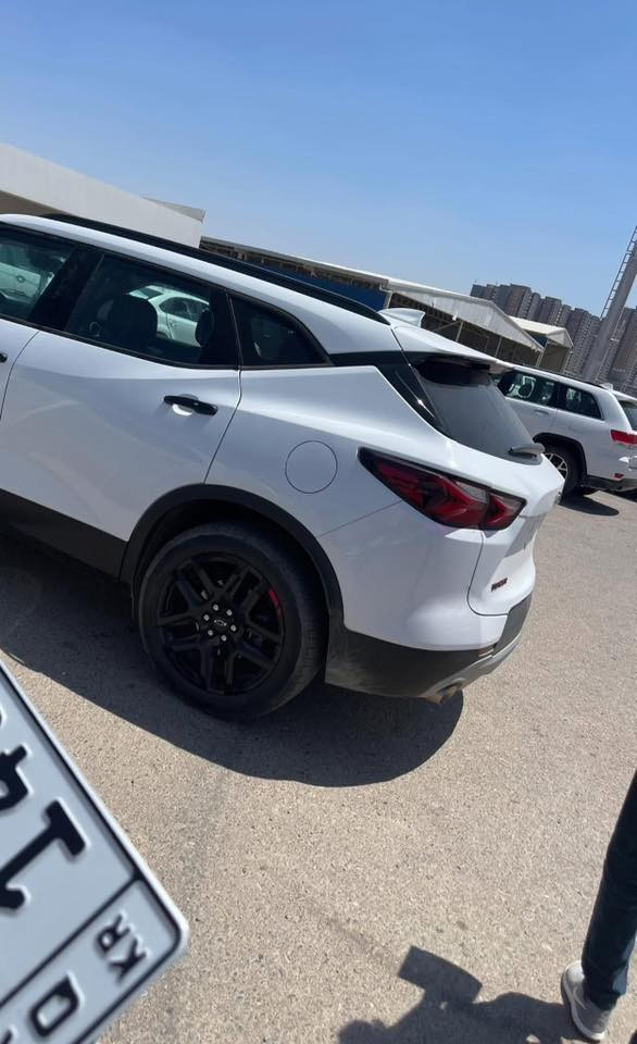 شوفرليت بلايزر
2022 3lt🟢

🔴فئة Red line 

محرك 2000 تيربو

فول مواصفات للاخير اعلى فئة 

بانوراما 

كشنات جلد

قطعتين تبريد

تسخين مقاعد

بصمتين تشغيل

3 انضمة قيادة ( نورمل ، سبورت ، ثلجي )

رادار امامي 

مثبت وتحديد سرعة 

 مرقم وكامل

رقم اربيل باسمي تحويل ثاني يوم

سنوية وهزة جديدة فقط تبصم

🔵ماشيه 41 الف كيلو متر

اخت الكلين 

صور الحادث بالمنشور

بدون صبغ بدون تبديل

فقط بارد بجاملغ السايق الامامي

والسيارة متتقارن بالبقيه 

من النوادر بحادثها ونضافتها

تايرات مشلن الاصلية والسيارة كامله ربع متذب عليها 

السعر 245 وبيها مجال 

مكان السيارة تكريت 
***********

معجبك المنشور اتركلنه كلمة حلوه مثلك ♥️
