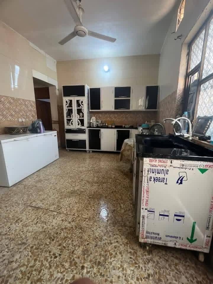 🏡بيت البيع -حي الجامعة-امام مجمع حجي هندي-ركن
.
❗️موقع:الديوانية/ حي الجامعه/امام مجمع حجي هندي
❗️البيت عله الشارع الرئيسي-واجهة على الشارع التجاري
مباشرة

✨تفاصيل العقار:
🔹مساحة:200متر واجهة 10 نزال 20
🔹يتكون من طابق واحد
🔹ركن عله شارعين

🔸الطابق الاول يحتوي على:
•غرفتين نوم بس اساس
•صاله
•برّاني(مجلس استقبال)
•مطبخ
•مجموعه صحيه داخليه
•مجموعه صحيه خارجيه
•منور واسط البيت لتهوية وإضاءة طبيعية ممتازه

✅البيت طابو زراعي سند 25 وبيه كتاب تطويب عن قريب يصير طابو صرف
✅وجهة على شارع تجاري
✅قريب من الخدمات ولأسواق ول المدارس
السعر 🔥خاص🔥
***********/***********
