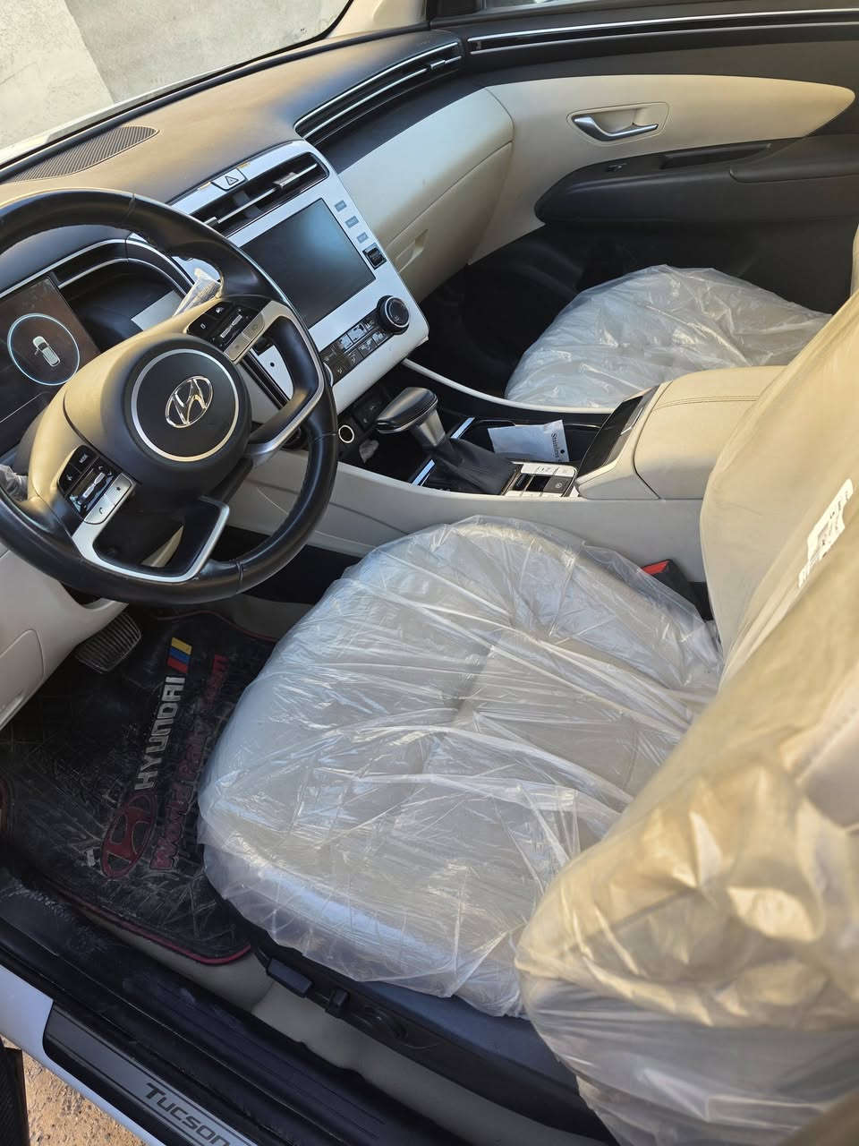 السلام عليكم
توسان موديل ٢٠٢٤
خليجي 
فول عدا البنراما
كفاله عامه
ماشيه ٢٠ الف 
بغداد تحويل مباشر
العنوان الكرخ
مكلف بلنشر ***********
