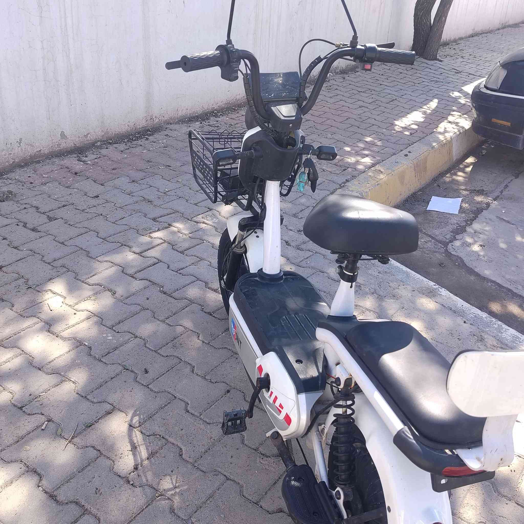 سلام عليكم بيسكل شحن حجم ١٤ حيل نضيف ماشي قليل شرط نضافة سعره خاص او اتصل واتساب ***********
