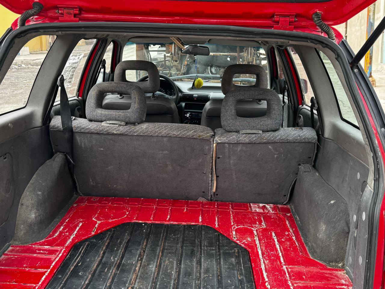 سلام عليكم استره ستيشن لون احمر كير توماتيك حجم 18
مابيها ضبغ غير الدوسات  الدوار  موديل 1992 السعر 67 وبيها مجال شي قليل موصل جانب الايمن  ***********
