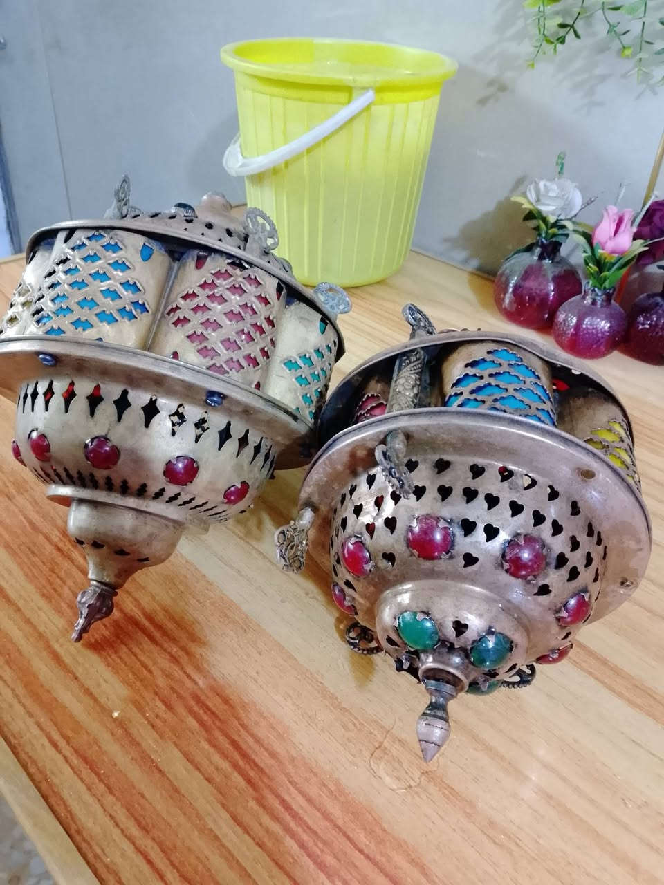 انتيكات تحفة قديمة زوج ثريات سقفية نحاس بريق ارتفاع 60 مكان بغداد استفسار خاص او  ***********
