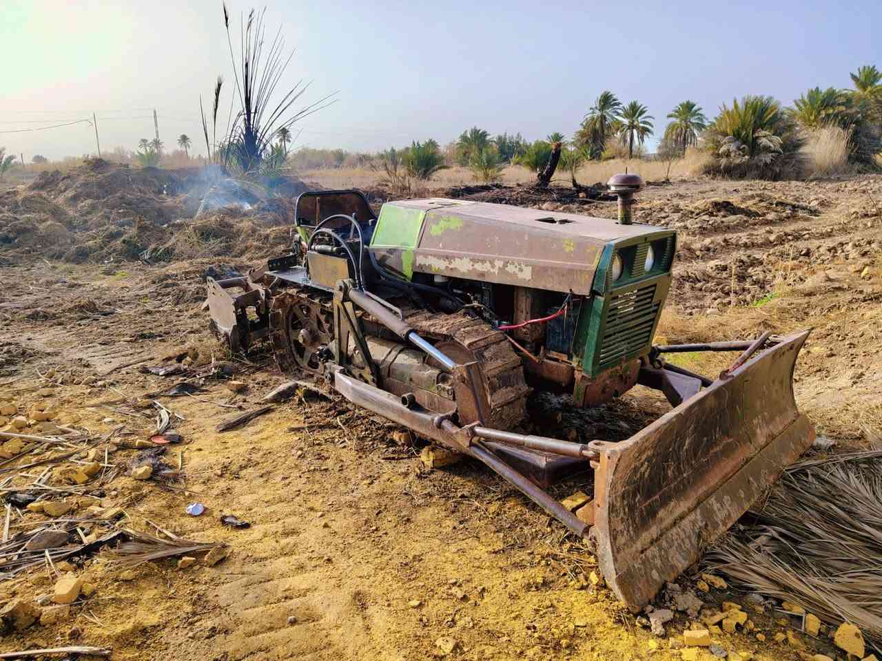 السلام عليكم اكرفل للبيع موديل 82/العنوان واسط النعمانيه ***********
