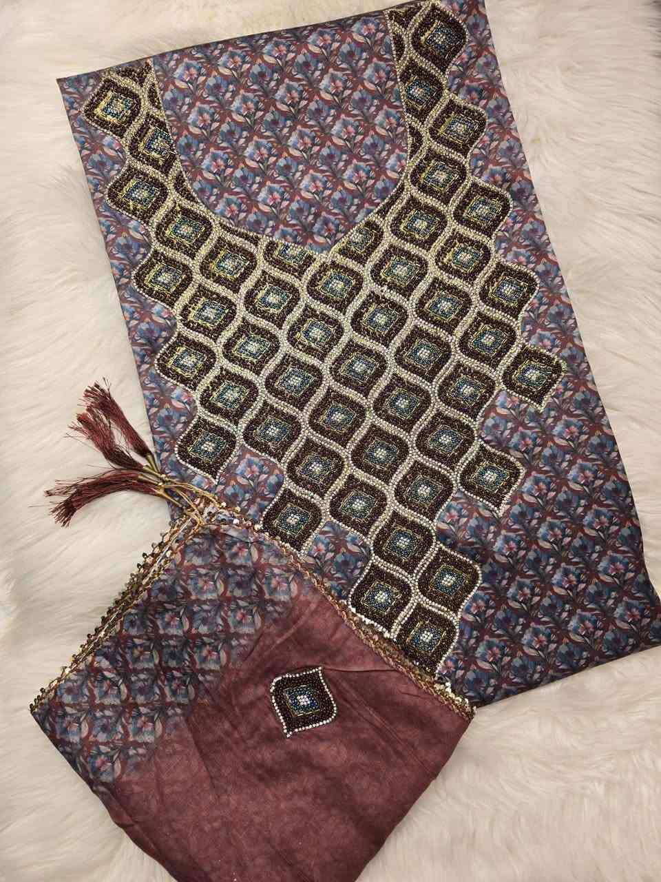 وصلت مخاور العيد
مخاور  إماراتي مع الشال مختلف النقشات والالوان والخامات
قطع ما مخيط
متوفر خياطه حسب الطلب
الاسعار حسب الموديل ونوع القماش 
للحجز والاستفسار مراسلة البيج على الخاص او واتساب ***********
يوجد توصيل بغداد وجميع المحافظات
#مخاور #مخاور_اماراتي #شك_يدوي #حرير_ارماني #حرير_اندنوسي
