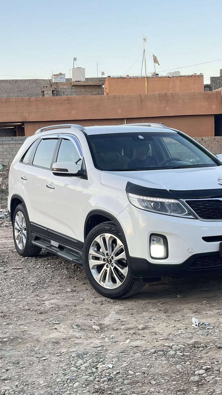 السلام عليكم سورنتو ١٤ خليجي محرك ٤ سلندرجي دي اي  رقم اربيل دولي مكفوله عدا شبر صبغ السونار واضح فول عدًا البانوراما تخم تاير محرك كير خير من الله
بصمه
برادت بلاد 
سبعه راكب
ثلاث قطع تبريد
ويلكب
لد امامي خلفي
حساس خلفي
داخل بيجي 
شلشه وكاميرا 
تحكم جهتين 
وبعد اكو مواصفات سعرها ١٤٢ وماكو هيج بالسوك مكاني دجيل ***********
