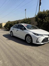 كورلا 2025 رقم بغداد فول مواصفات عدا الكشنات الكهربائية سيارة جديدة مك...