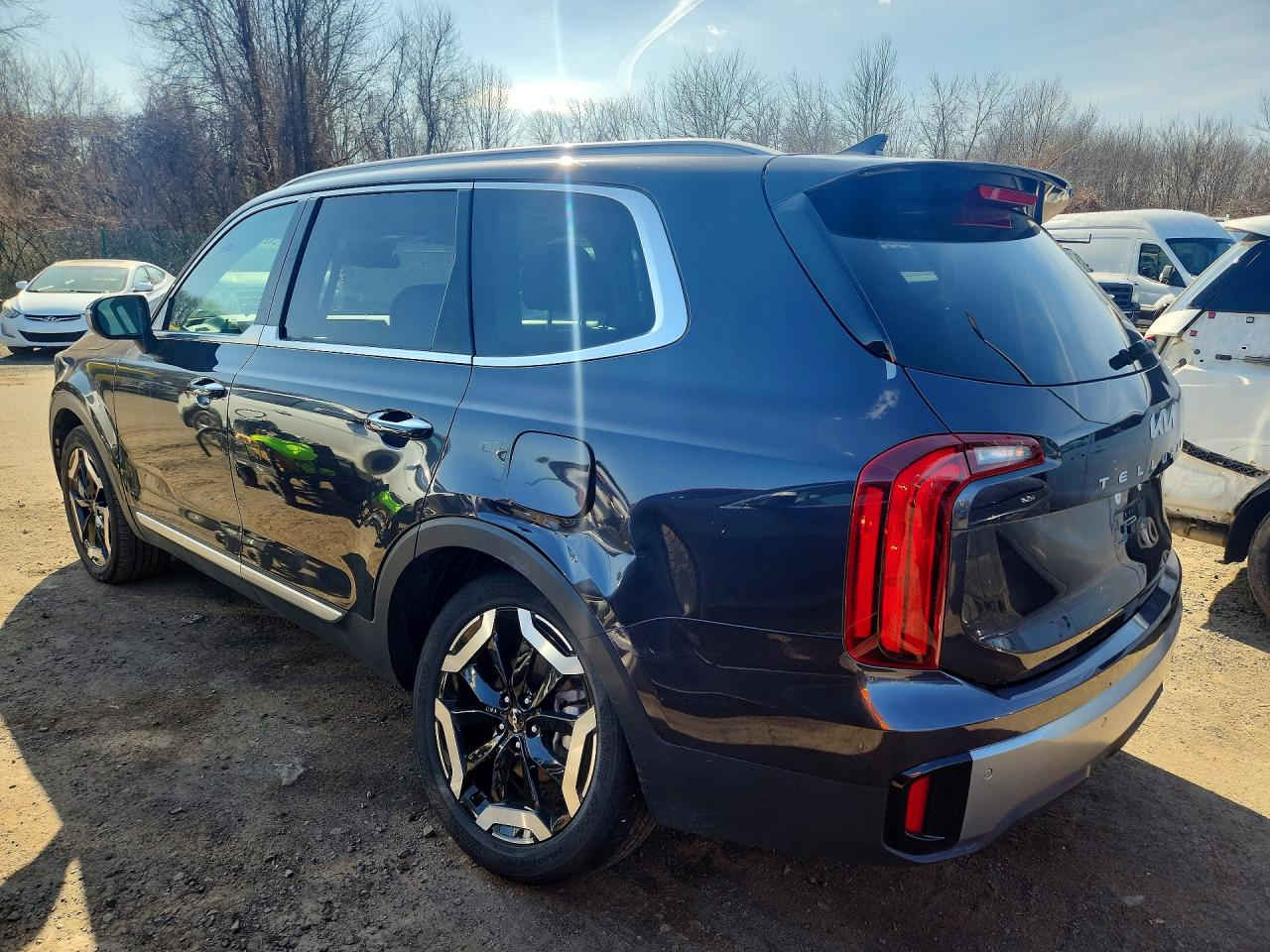 🚨 تنويه مهم
هذه السيارة معروضة في المزاد الأمريكي 🇺🇸
والمزايدة والشراء تتم عن طريق مكتب الباخرة للمزادات 🇮🇶
🔥 تدخل بكتاب الشهداء
───────────────
🚗 نوع السيارة:2025 KIA TELLURIDE S
📅 تاريخ المزاد:الاثنين 23-03-2026
💰 السعر: يتحدد داخل المزاد
📊 الممشى:13429 ميل فعلي
🛠️المحرك: 6 سلندر / 3.8 لتر
───────────────

🔥 مجاناً مجاناً مجاناً
📄 تقرير كارفاكس مجاني بدون أي مقابل
───────────────

🚗 سحب السيارة خلال 24 ساعة من وقت التسديد
💸 حسابات مخفّضة وعمولات أقل من السوق
───────────────

🚢 الشحن متوفر من:
🇺🇸 🇨🇦 جميع الولايات الأمريكية والكندية
➡️ شحن مباشر إلى العراق
➡️ العقبة – جبل علي – ميرسين
───────────────

🛃 تخليص كمركي كامل من ميناء أم قصر
🏔️ تخليص كمركي إلى إقليم كردستان
🇯🇴 شحن مباشر إلى عمّان (العقبة)
🇹🇷 شحن إلى ميناء ميرسين – تركيا
───────────────

🏢 فروع الشركة:
📍 الفرع الأول: بغداد – السيدية – الإعلام
📍 الفرع الثاني: الإمارات العربية المتحدة – الشارقة – الصناعية 4
───────────────

👥 مجموعة البيع والشراء:
https://www.facebook.com/share/g/17pXXBgeeU/?mibextid=wwXIfr

───────────────

🎵 TikTok:
https://www.tiktok.com/@al_bakhera?t=8qGOLioZlVE&_r=1

───────────────

📞 للاستفسار والتواصل:
+9647739115599


**إذا كنت صاحب هذا الإعلان وتريد حذفه لأي سبب، رجاءا أرسل رسالة إلى الدعم الفني**