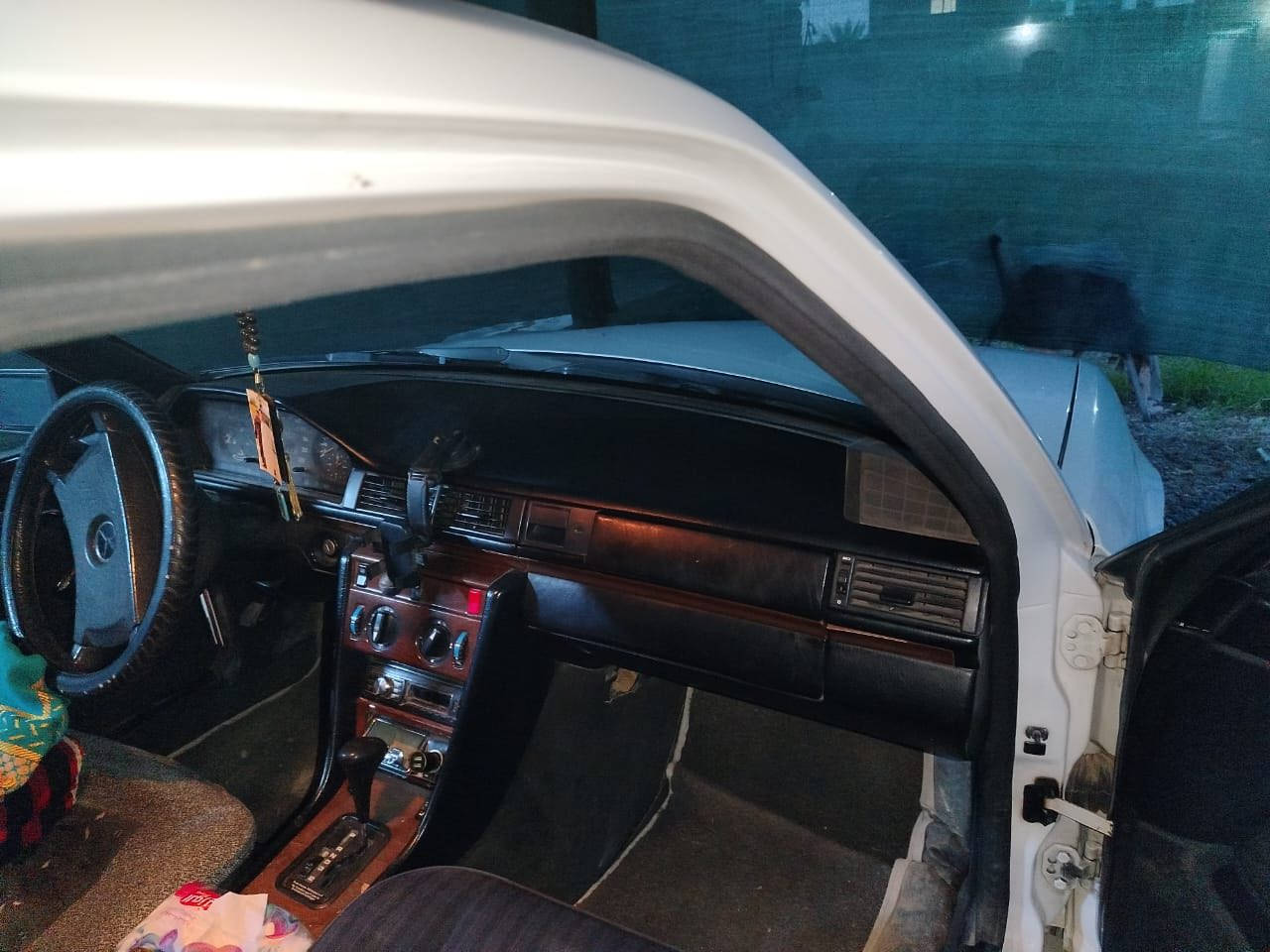 السلام عليكم
مارسيدس دب موديل 1990 
باسمي سنويه 2029
تصدير وارد خاص 
ولا قطره صبغ فقط بيها بادر مو چثير 
تبريد تدفئه
بدون خياسات
قاعدات الدبلات جيده بدون اخياس
محرك vvt 3000 
غرفه داخليه بحاله جيده 
كلشي شغال
مربيه احسن تربيه على ايد الوالد من سنه 1991
و البقيه كما موضح في الصور 

السعر 75 
و هذا الرقم للاستفسار ‭0780 651 7230‬

العنوان كركوك
