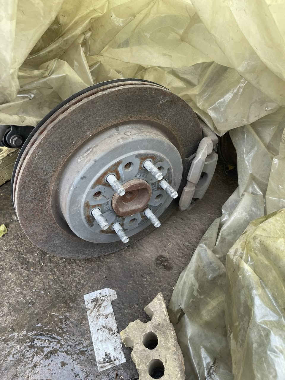 اكسل خلفي رام 6 برغي مع رباطات جديد يرهم من موديل 21 إلى 24 مال كصه شرط الشغل مكان بغداد ***********
