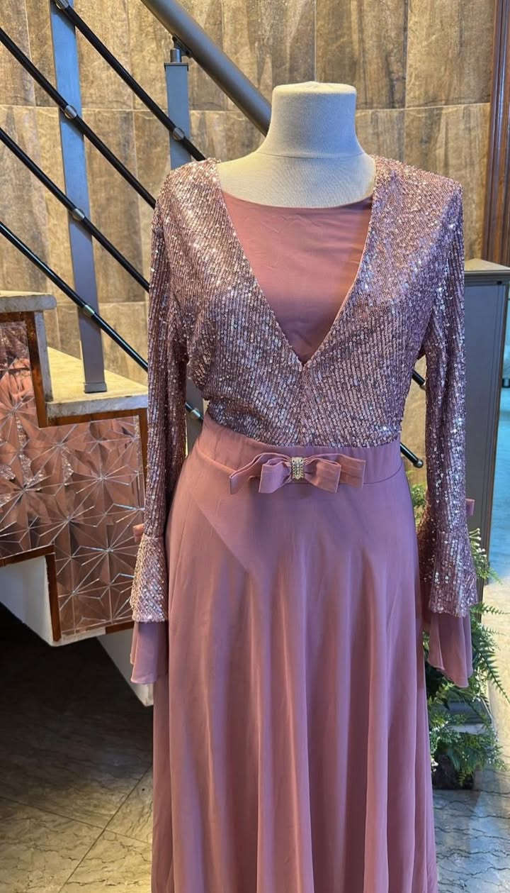 فساتين سهره ملبوسه مره وحده على كد المناسبه ومتوفر توصيل لجميع المحافظات .
للاستفسار قياسات خاص


**إذا كنت صاحب هذا الإعلان وتريد حذفه لأي سبب، رجاءا أرسل رسالة إلى الدعم الفني**