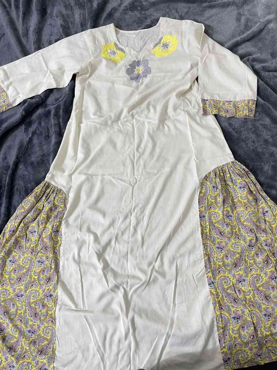 السلام عليكم بنات دراعات نظيفه للبيع السعر ١٠ و١٥
وهذا تراك جديد بعده بالعلامه لونه وردي فاتح ستن الي تحب تدخلي خاص ادزه كامل


**إذا كنت صاحب هذا الإعلان وتريد حذفه لأي سبب، رجاءا أرسل رسالة إلى الدعم الفني**