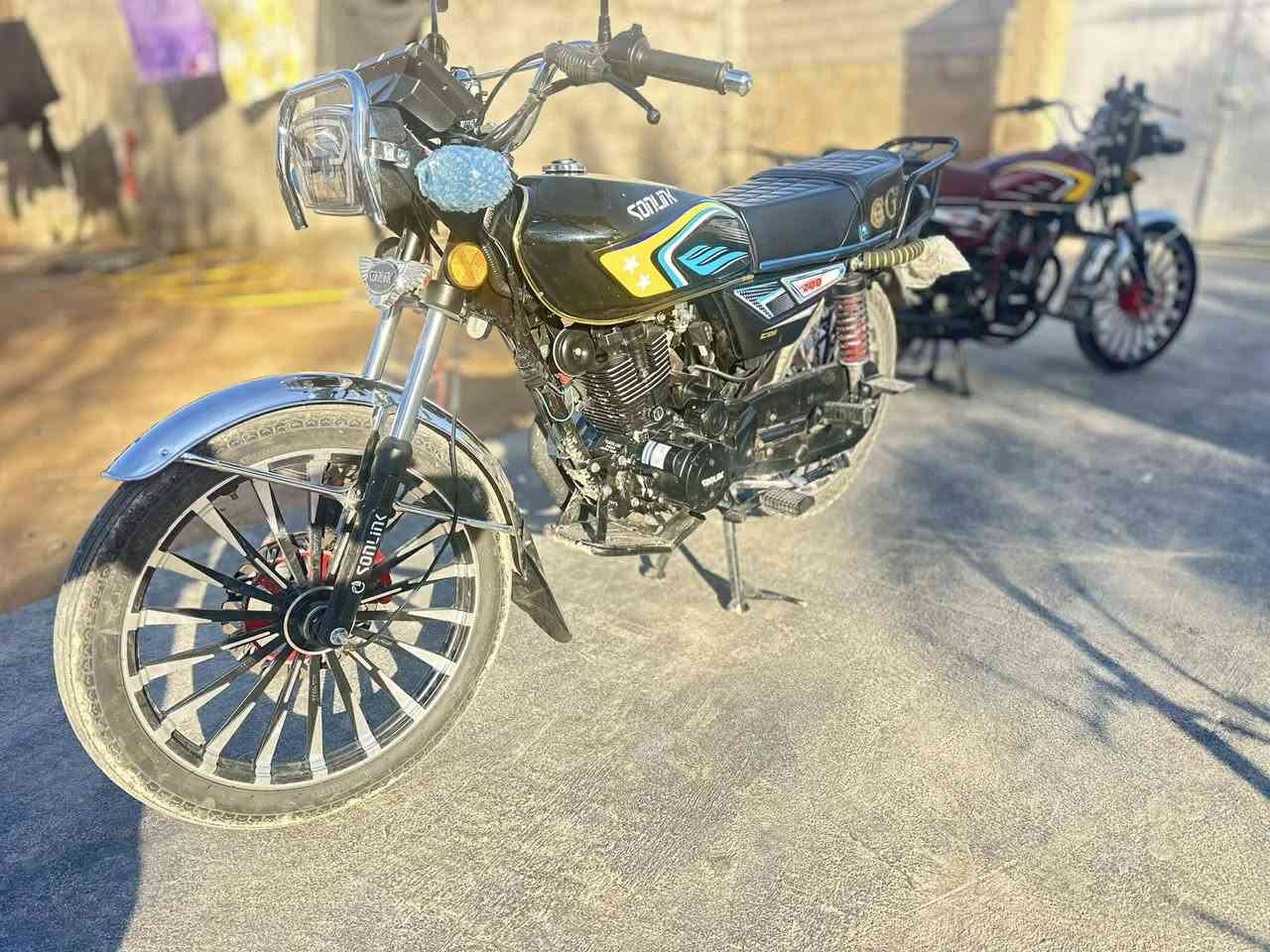 سولنك للبيع
2025 محرك200 جواكيج 
جديد صار عشرين يوم من نشد 
بصمات 2سويجات2 اوراق 
المكان القائم حصيبه
***********
ادمن 🌹
