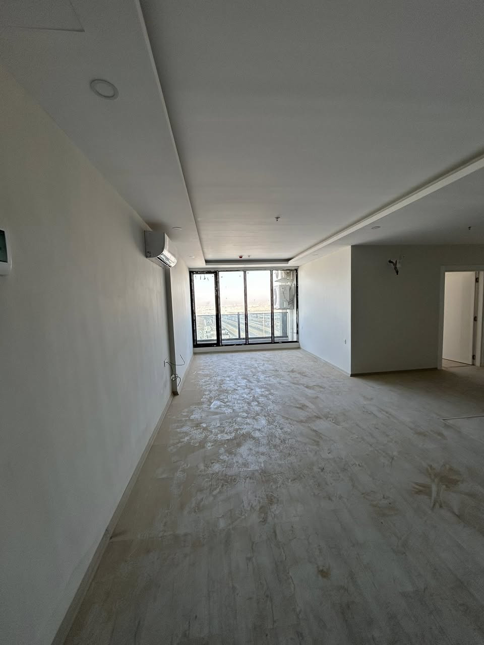 سلام عليكم شقه للايجار 150 متر في مجمع رسن تاور وبسعر اخو البلاش

الشقه: 3 غرف+غرفه سويت
صاله جبيره
مطبخ 
مجهزه بسبالت 
واجه خارجي على ال 150 
حمامات 2
دريسنك روم 
كافة الخدمات متوفره
للتواصل: *********** محمد البياتي
