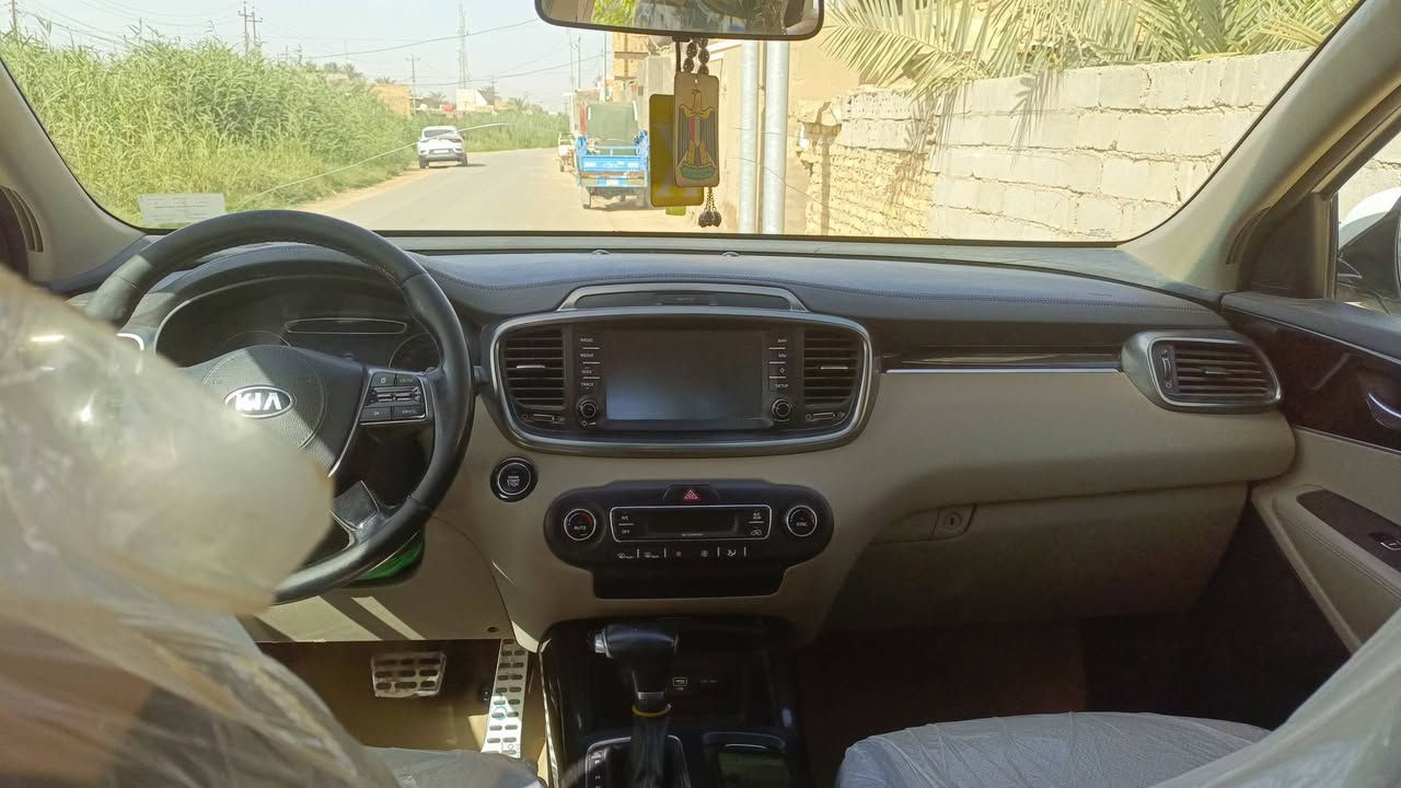 سلام عليكم حبايبي 
سياره سورنتو 2020 كير مكينه خير من الله 
الحداديه الاماميه بيه ضعف 
الحداديه الخلفيه خير من الله 
تبريد ثلاث قطع بصمتين 
السعر 235 وبيه مجال قليل أو 
مراوس بموديل 24 أو 25 حسب القناعه 
مكاني الديوانية فضاء الحمزه الشرقي 
الاستفسار الاتصال 
***********
