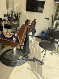 كرسي حلاقه متحرك للبيع استعمال قليل  ب275 وبي مجال  07712244903