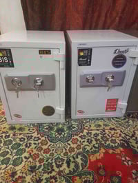 قاصات مستعمله • عدد ٢ • ٥٠×٣٥×٤٢