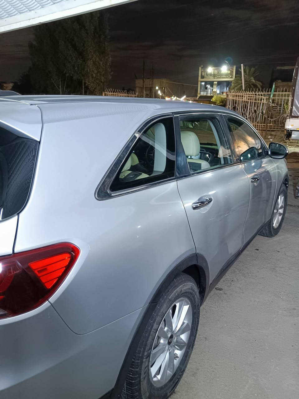 السلام عليكم ورحمه الله وبركاته
للبيع فقط سورنتو موديل 20 وارد امريكي 
سته سلندر صور الحادث مرفقه معه المنشور 
تخم تاير دوشمه جلد ابيض درجه اوله مثل ما موضح بل صور سياره نضيفه ماشيه 80 م  رقم بغداد تحويل مباشر 
السعر 185 وبيها مجال بسيط 
العنوان بغداد الشعله 
رقم الهاتف ***********
