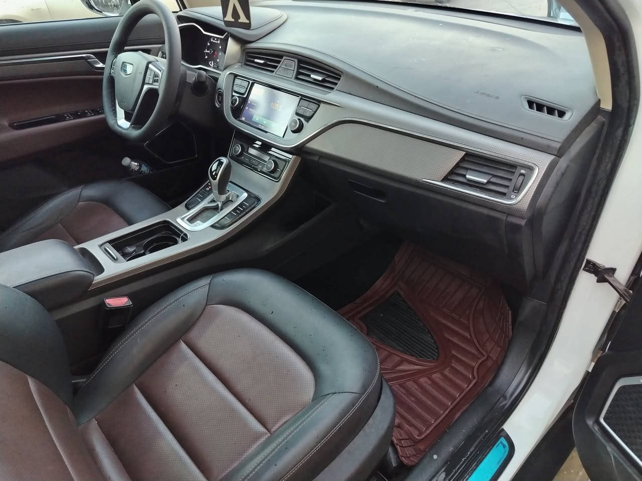 سلام عليكم جيلي ايمغراند موديل 2021 فول مواصفات بانوراما حساسات جلد قرميدي كشن كهربائي مكفوله من الصبغ والبارد ماشيه ٣٢ الف
سعر ٩٠ ورقه وبيهه مجال بسيط
عنوان بغداد شارع فلسطين هاتف ***********
