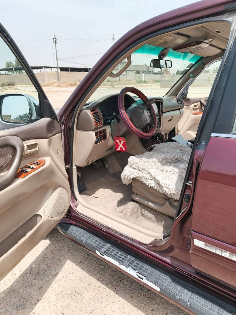 السلام عليكم ورحمة الله وبركاته
سيارة لاندكروز ادوات GXR 2001  محدثة بل كامل ٢٠٠٧ دخول سياحة متومة أرقام طبق لاصل شرط الحاسبة مصبوغة عام أثر شخوط فول مواصفات مكينه 6 كير اوتماتيك تبريد 3قطع  شاشة كامرة السعر 100وبيهة مجال المكان بغداد للاستفسار الاتصال .

***********
***********
