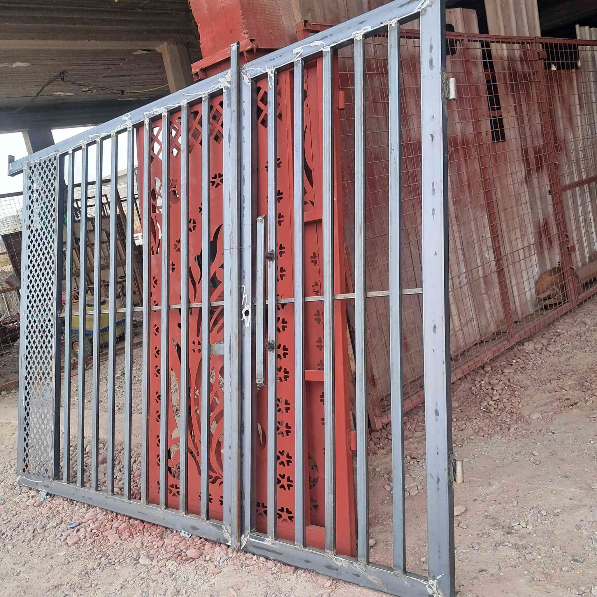 أبواب سياج للبيع  عرض ٣ متر
سعر الباب ٣٥٠  ***********
