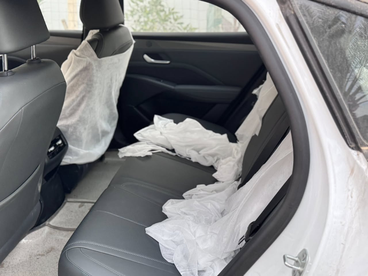 سلام عليكم اخوان BED كن بلاص  موديل 2025 ماشية 1300 يعني الف وتلثمية كيلو ماشالله بعده زيرو رقم بغداد داخل زيتوني كامل ملحقاته معاها للبيع اومراوس ابسيارة اقل مكان السياره ديالى بعقوبة ***********
