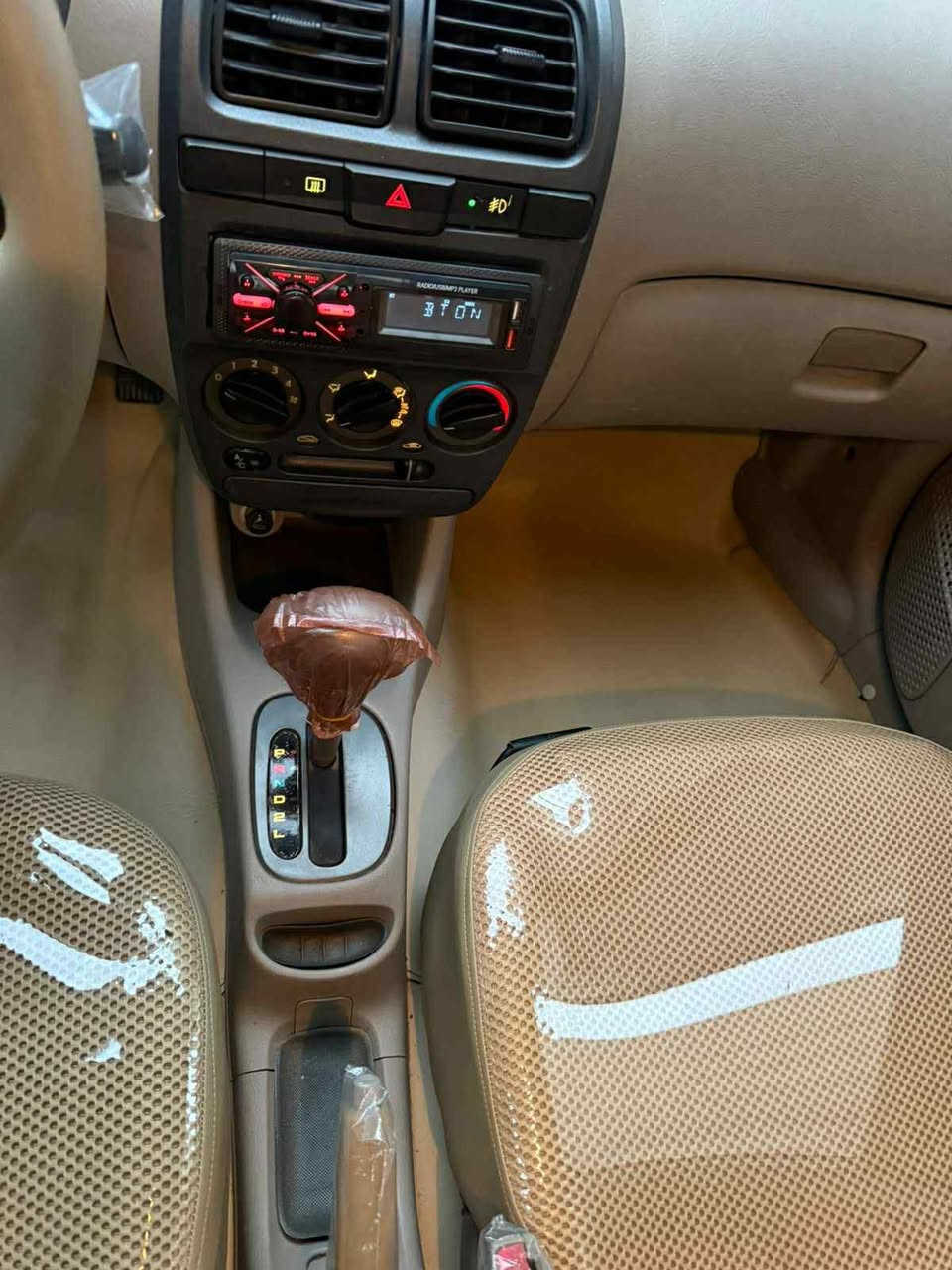 السلام عليكم شباب هونداي فيرنا موديل 2011 لا ضرب ه ولا تبديل سياره جير مكينه مقفولات تخم تاير جديد كير اوتوماتيك السعر 80 وبي مجال بغداد حي القاهره رقم ***********
